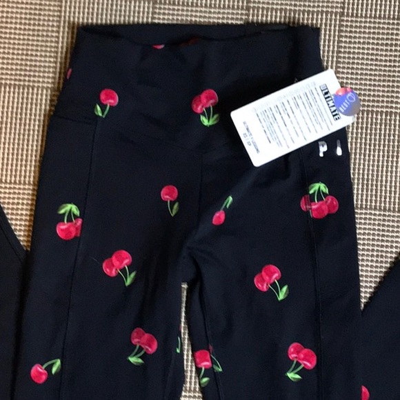 VS Pink Legging💃🏽💃🏽💃🏽💃🏽 - Picture 2 of 4